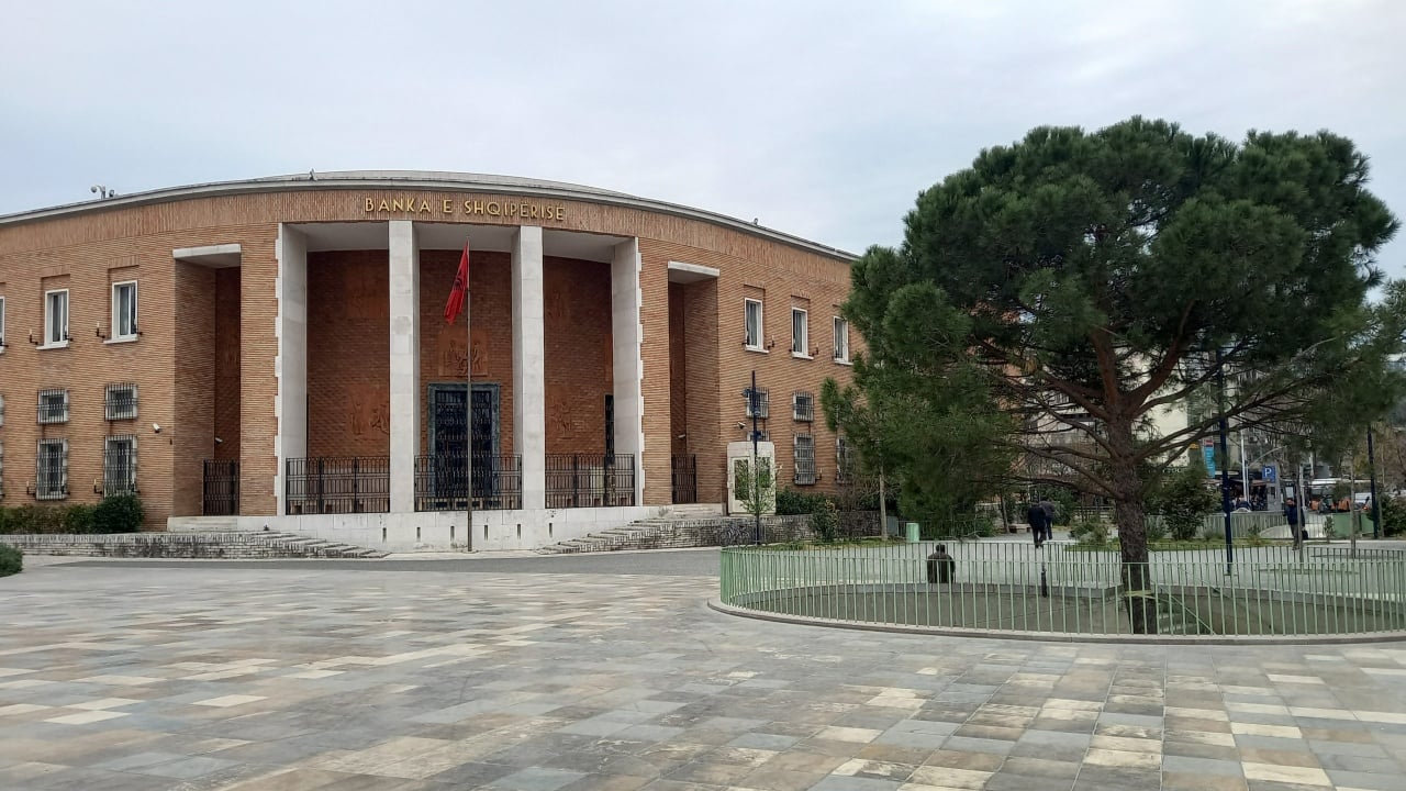 Banka e Shqipërisë ul normën bazë të interesit në 2.5%