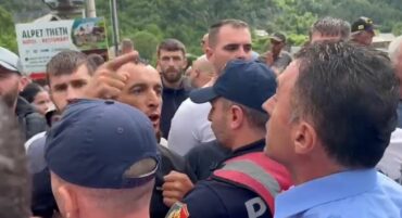 Banorët në Theth përplasen me policinë: Nuk kemi bërë asnjë krim, shteti po na masakron!