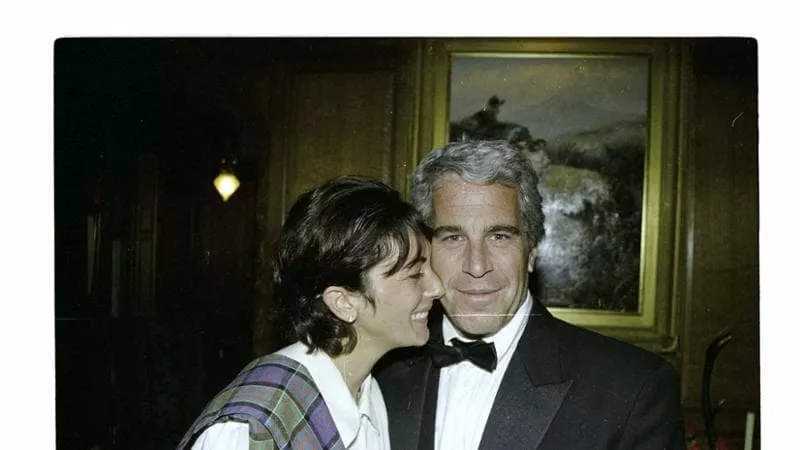 Bashkëpunëtorja e Jeffrey Epstein takohet me Departamentin e Drejtësisë. Roli i saj në dosjen “famëkeqe”?!
