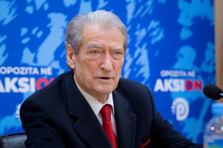 Berisha: Dënoj dhunën ndaj kamerierit, por edhe dhunën shtazarake të pronarit të lokalit me leva hekuri…