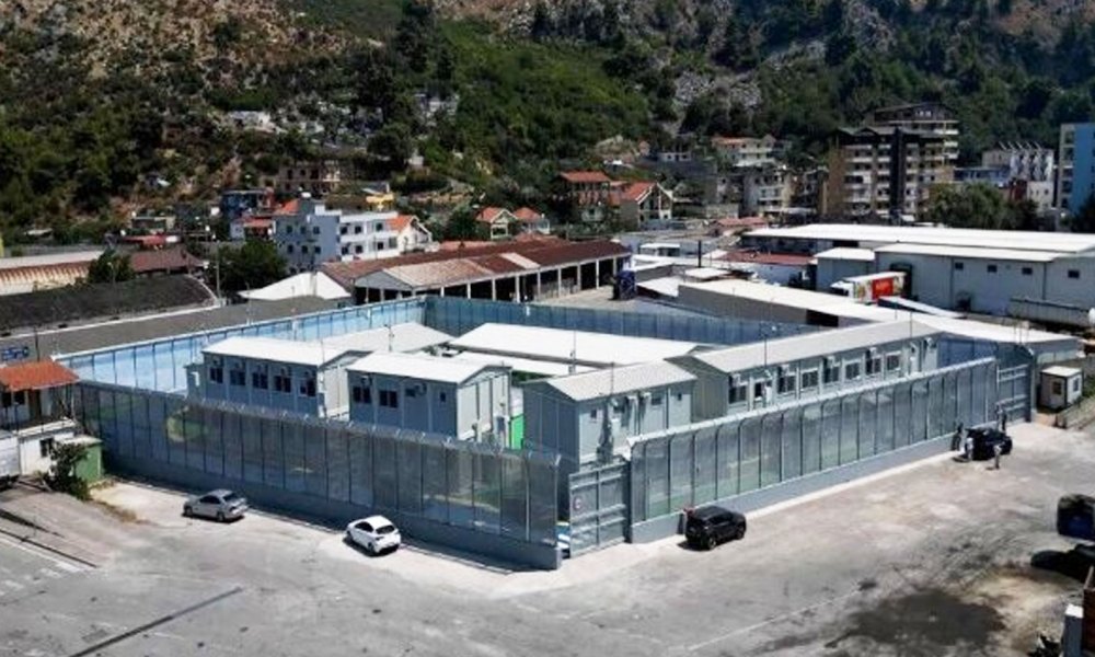 Bllokim informacioni dhe përkeqësim kushtesh në Gjadër, raporti i Komitetit të Azilit dhe Emigracionit: Të pezullohet zbatimi i protokollit Itali-Shqipëri