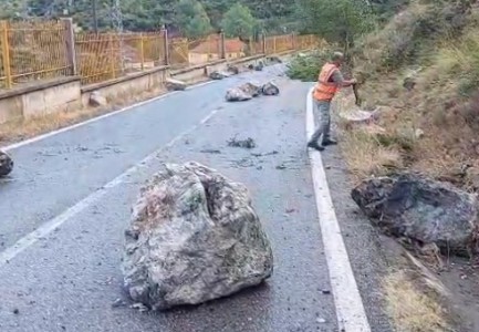 Bllokohet përkohësisht qarkullimi në tunelin e Shkopetit nga rrëshqitja e gurëve
