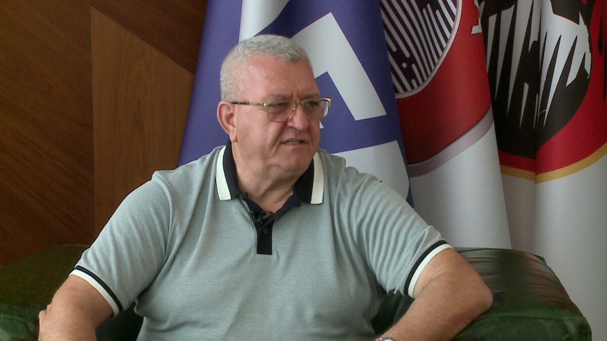 “Botërori i vështirë por jo i pamundur”/ Ekipi kuq e zi drejt misionit, flet Presidenti i FSHF-së: Në Serbi për të…