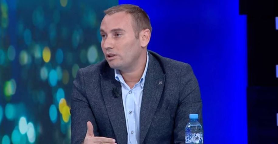 “Bukë, kripë e tritol”, Bushkolaj ironizon qeverinë për shembjet në Theth: Qeveria e la turizmin pa bujtina,por jo pa..