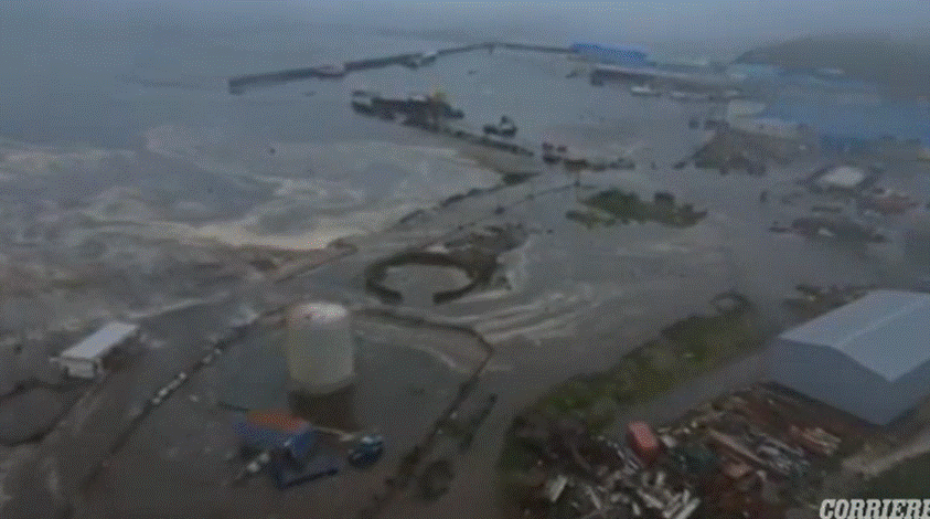 Cunami godet qytetin rus, porti nën ‘pushtetin’ e dallgëve të mëdha