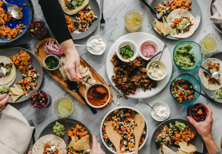 Darkat pas orës 20:00 dëmtojnë trupin dhe gjumin