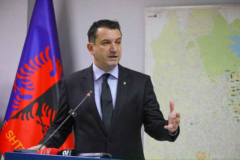 Deklaratë e Avokatëve Ndërkombëtarë: Mbajtja në paraburgim e Kryebashkiakut Veliaj, pa akuzë është në papajtueshmëri me sundimin e ligjit