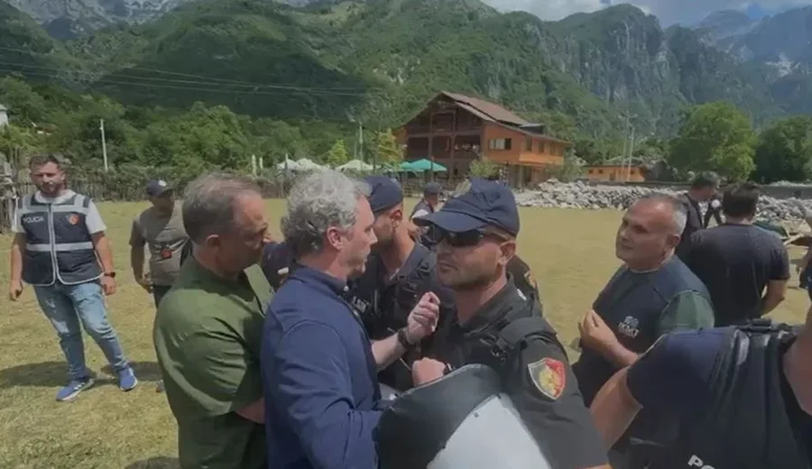 Deputetët e PD-së, Boçi dhe Spahia përplasen me policinë në Theth