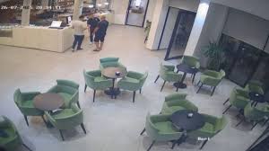 Dhuna ndaj kamerierit, menaxheri i hotelit tregon si u godit i riu