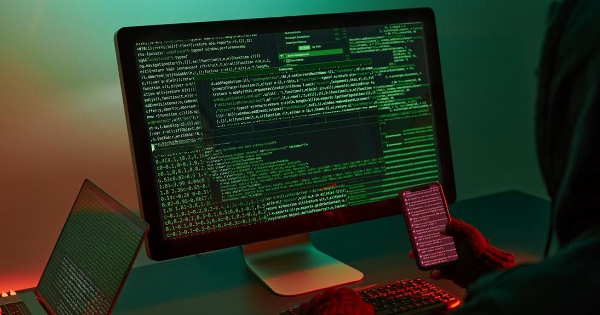 DW: Mashtrimet online rrisin trafikimin e qenieve njerëzore