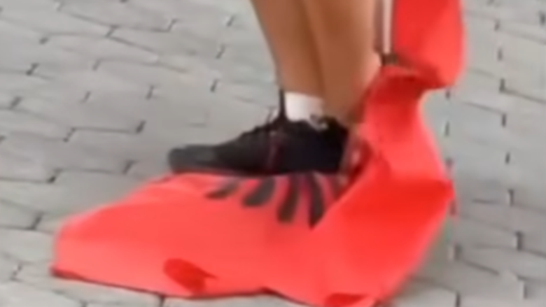 Dy të mitur përdhosin flamurin në Suharekë, Policia: Janë penduar, prokuroria mbylli rastin