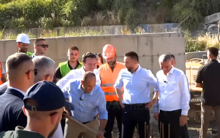 Dy ura të reja mbi lumin Ibër, Kurti: Koha e barrikadave ka mbaruar