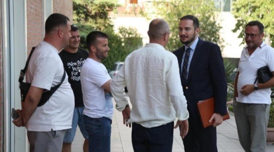 “E përcollën me oiii, e pritën me xhelozi”, ironia therëse e Sulës për PD-në:Në vend të festës për Salianjin,po zihen..