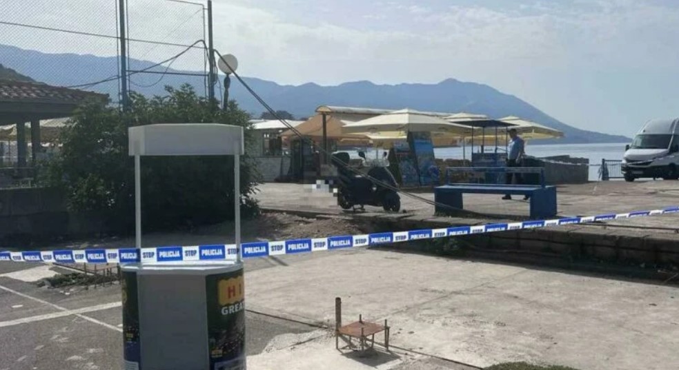 E rëndë/ 65-vjeçari vret vëllanë dhe nipin, pas ngjarjes ulet në kafe dhe pret policinë