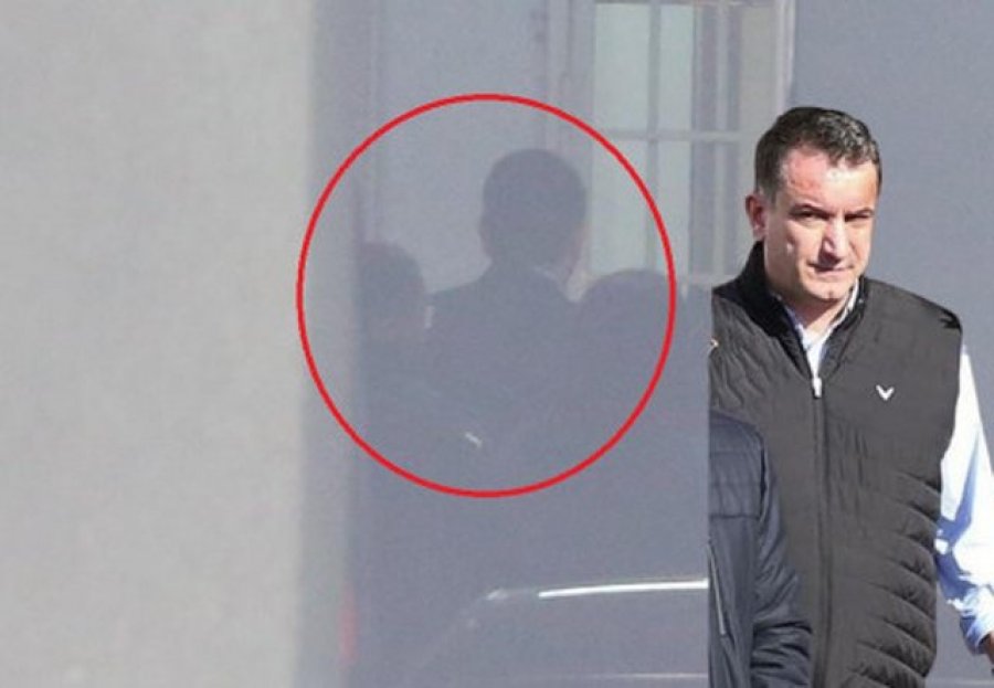 ‘Edhe Agron Malaj po kandidon për t’i shpëtuar hetimit!’ Veliaj priti ne burg për tu bërë deputet