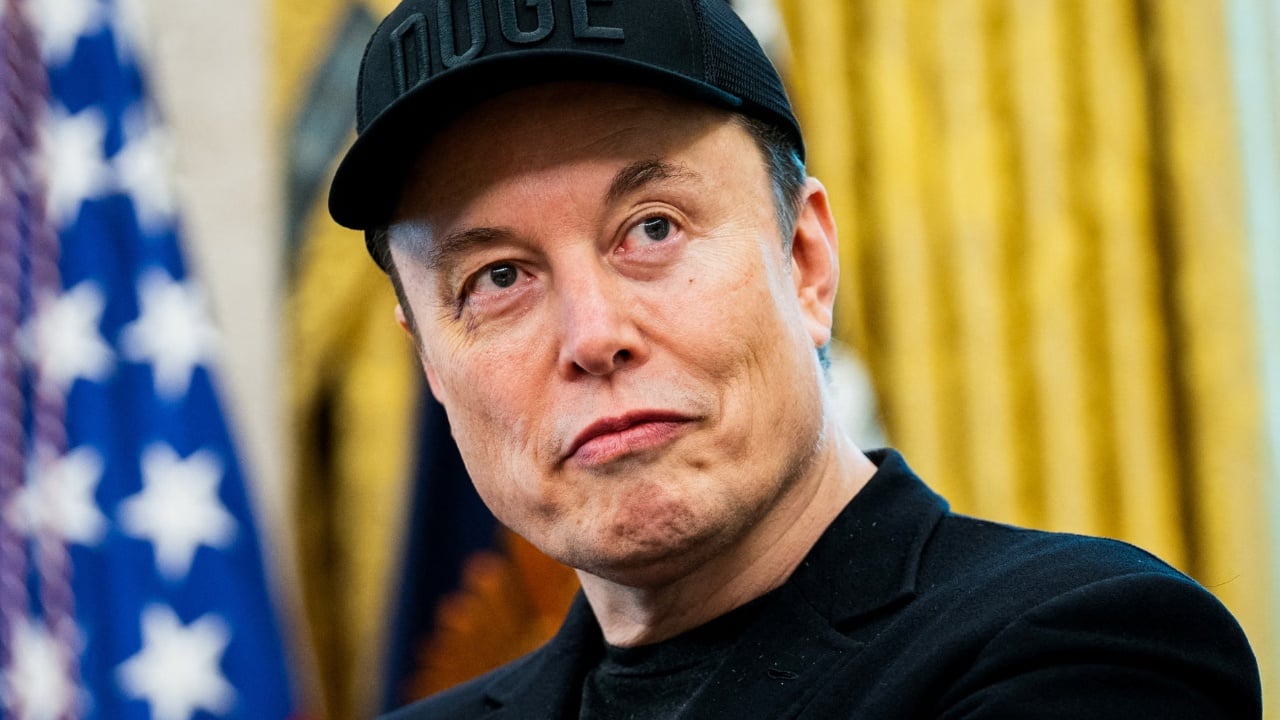 Elon Musk nën presion, shkencëtarët e akuzojnë për shkelje të etikës! Biznesmenit i kërkohet të largohet nga akademia prestigjioze britanike