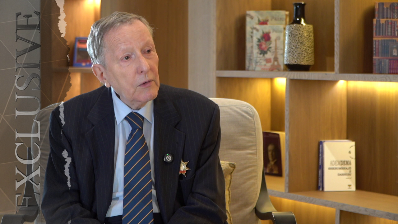 “Enver Hoxha mund të vriste edhe nënën e tij”/ Intervista e ish ambasadorit gjerman për TCH: Ishte ndër diktatorët më gjakatarë të shekullit XX