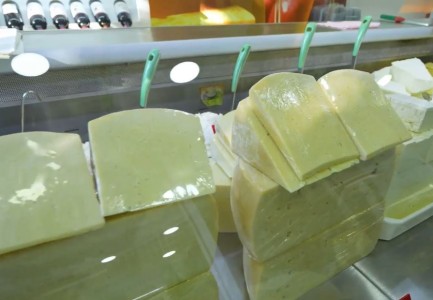 Fatura ose gjobë/ Qeveria ‘shpall luftë’ ndaj tregtimit informal të bulmetit dhe mishit