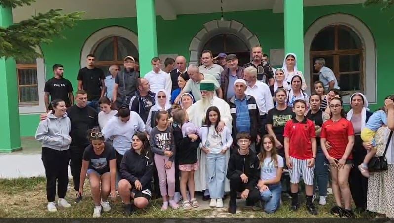 Festa e ashures, besimtarët bektashi vizitojnë teqenë e Ballëm Sulltanit në Martanesh
