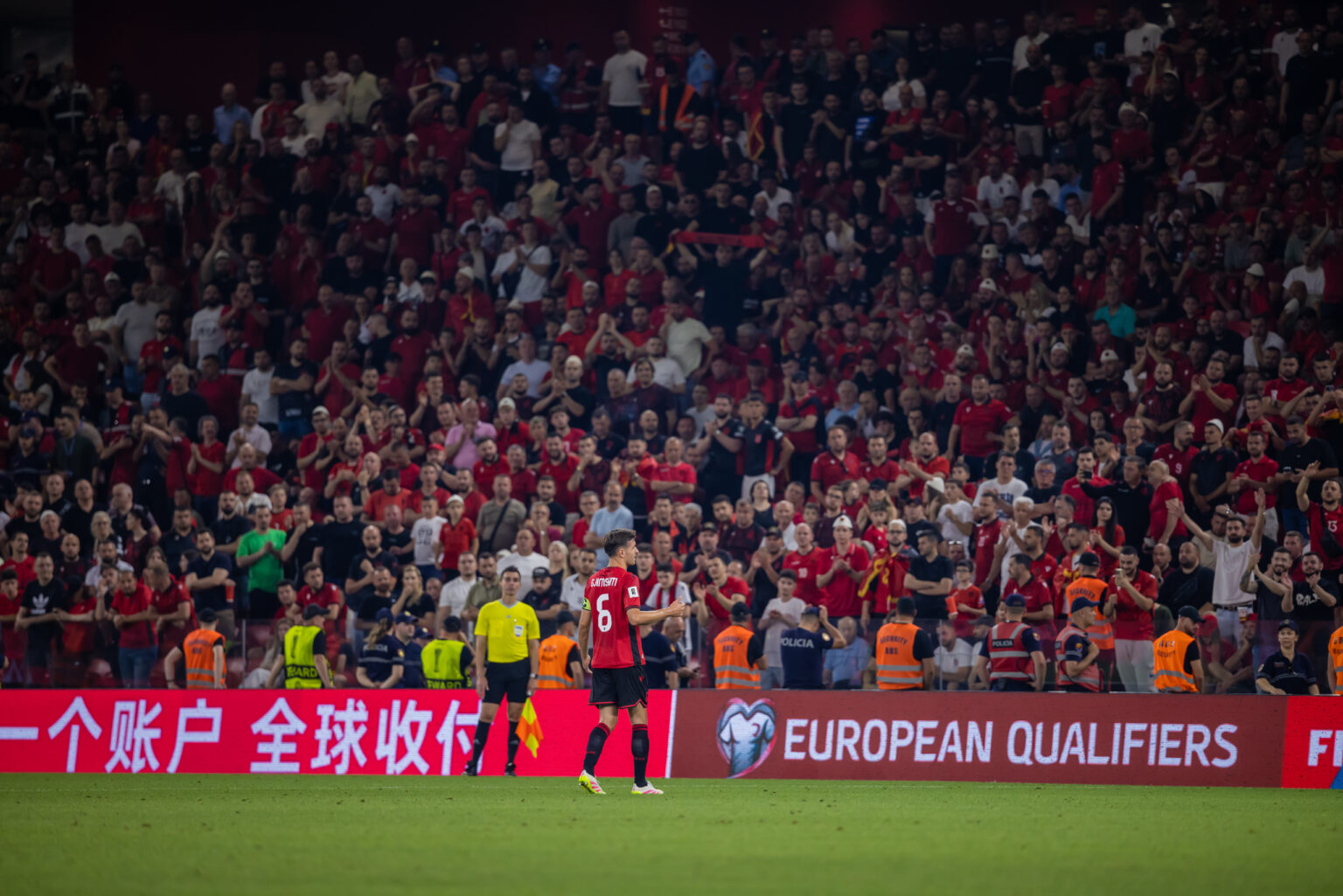 FIFA dënon Shqipërinë për incidentet në ndeshjen kundër Serbisë