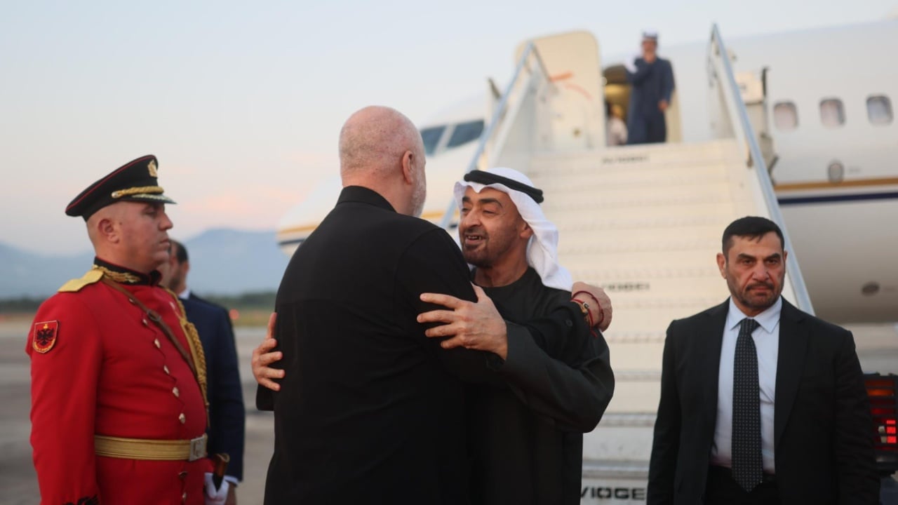 Fotot/ Rama pret në Rinas Presidentin e Emirateve të Bashkuara, Sheikh Muhammed Bin Zayed