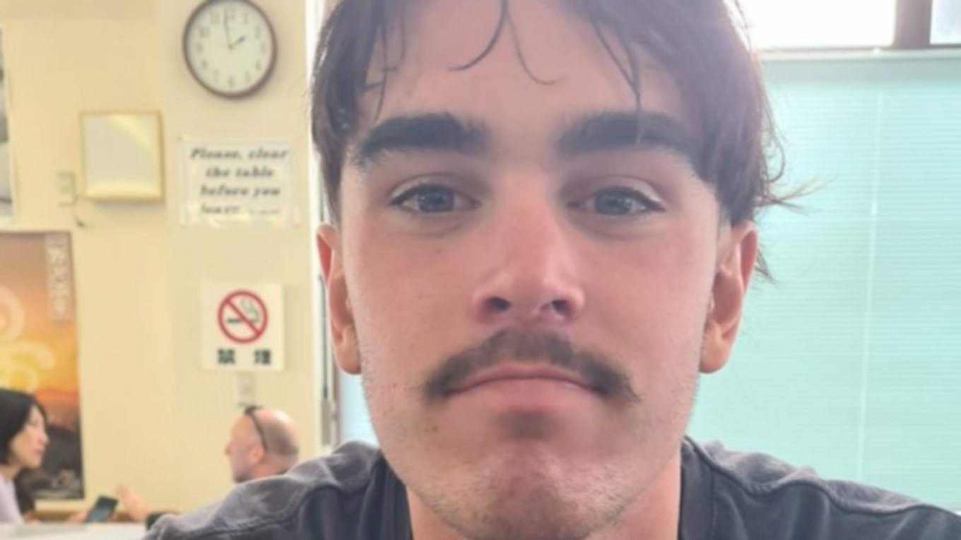 Fund i lumtur për sërfistin 19-vjeçar në Australi, humbi në det dhe u gjet në një ishull të shkretë