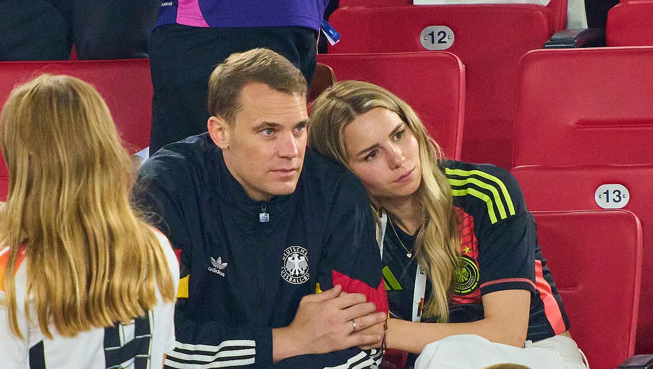 Fundjavë festive, Manuel Neuer bën celebrimin me gruan e tij Anika