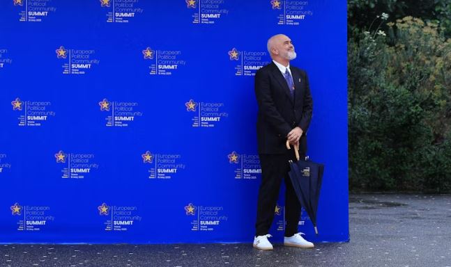 Gazeta gjermane “Suddeutsche Zeitung”: Edi Rama, pikturë dhe pushtet! Katër mandatet, rekord