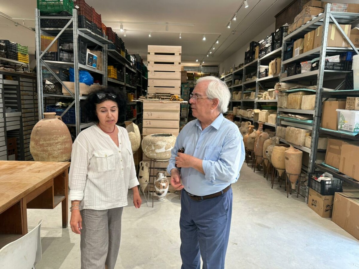 Gjinushi vizitë inspektuese në fondet arkeologjike të Durrësit