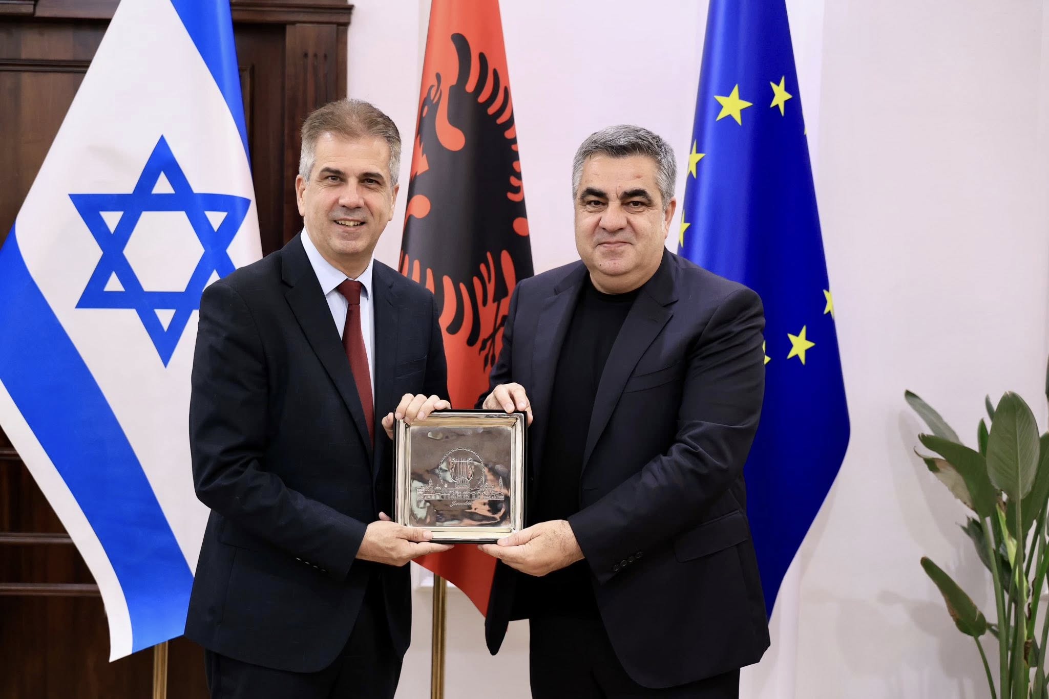 Gonxhja mirëpret në Tiranë ministrin Izraelit të Energjisë dhe Infrastrukturës