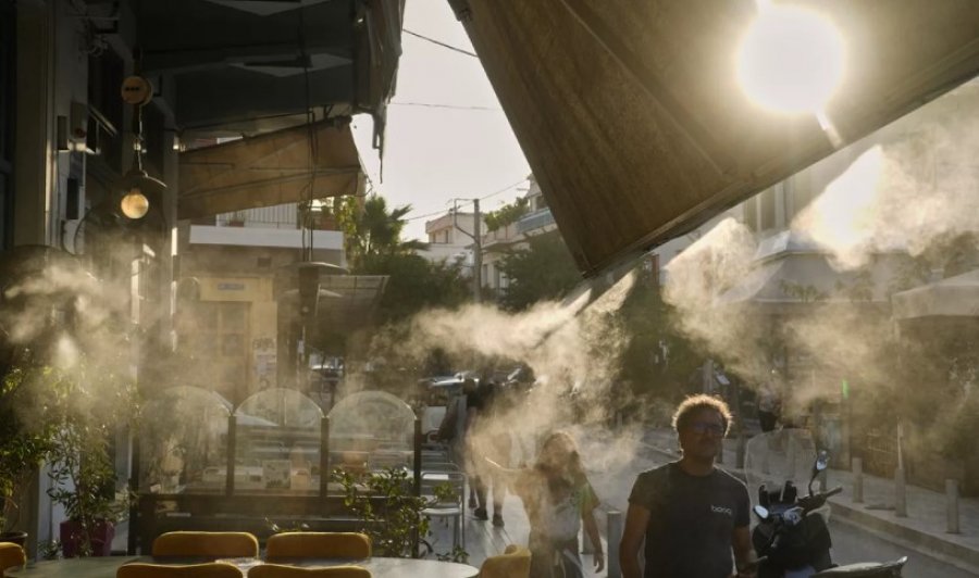 Greqia përballet me kulmin e valës së të nxehtit: Stres ekstrem nga temperaturat dhe rrezik i lartë për zjarre