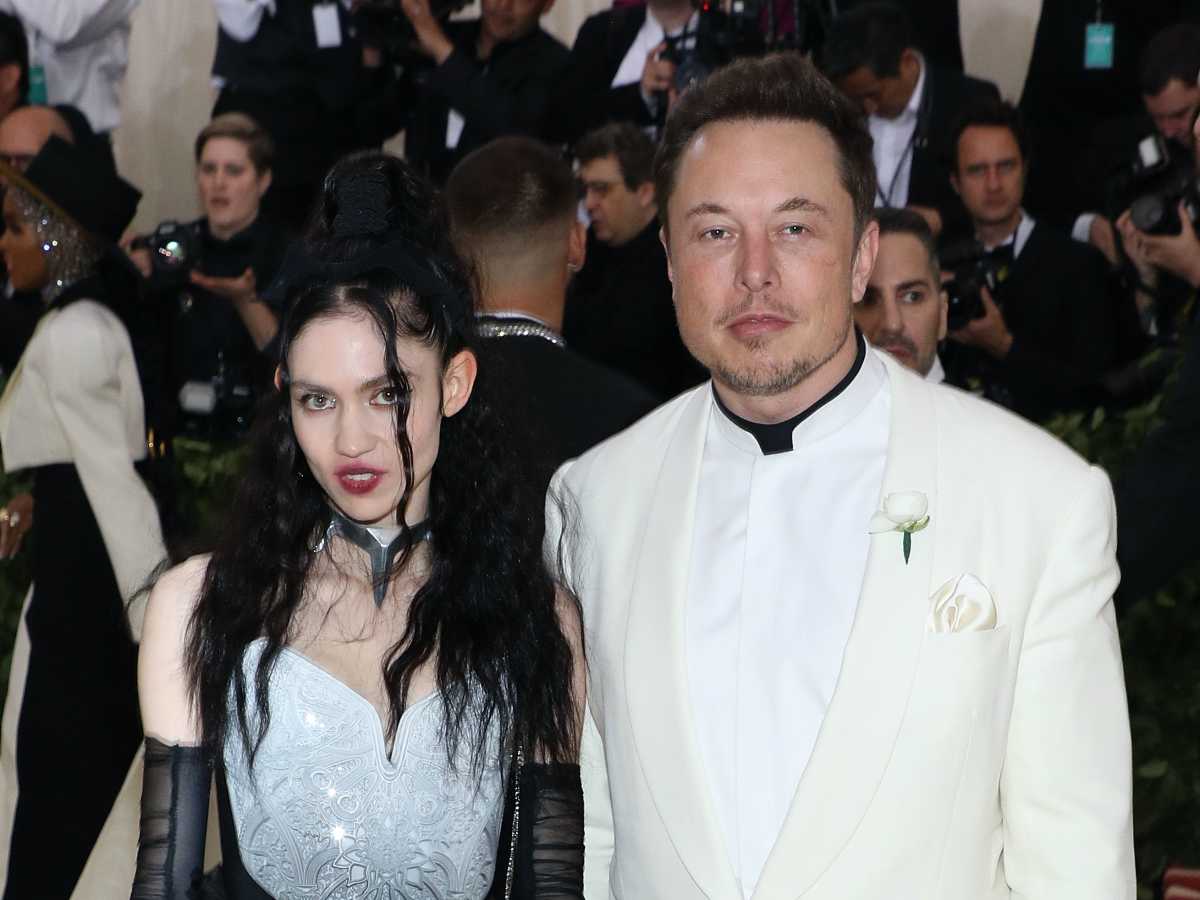 Grimes “shpërthen” ndaj X-it të Elon Musk: “Helm për trurin!”