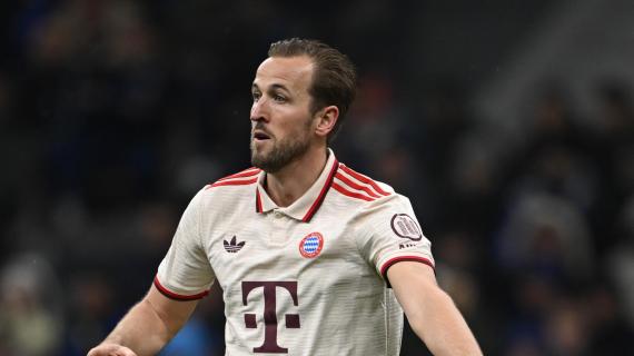 Harry Kane, dy herë radhazi golashënuesi më i mirë në Bundesliga. Me trofeun e parë në karrierë