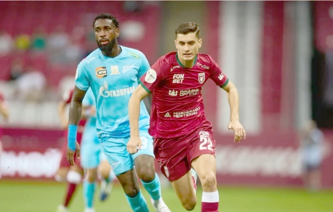 Hoxha shkëlqen me Rubin Kazanin rus, zgjedh të luajë me fanellën e Kosovës