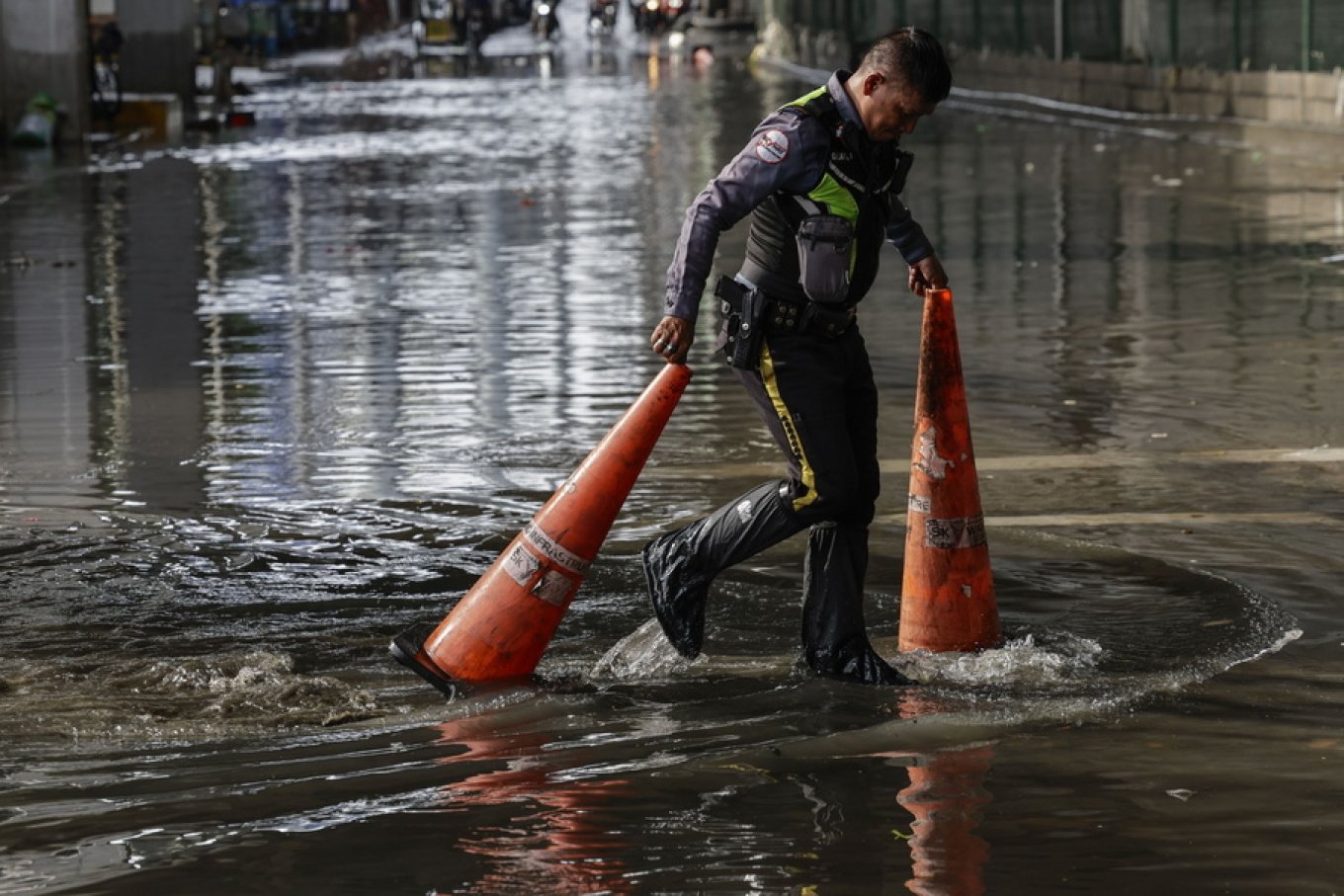 Hungaria goditet nga stuhia dhe rrebeshet e shiut, aeroporti i Budapestit pezullon përkohësisht fluturimet