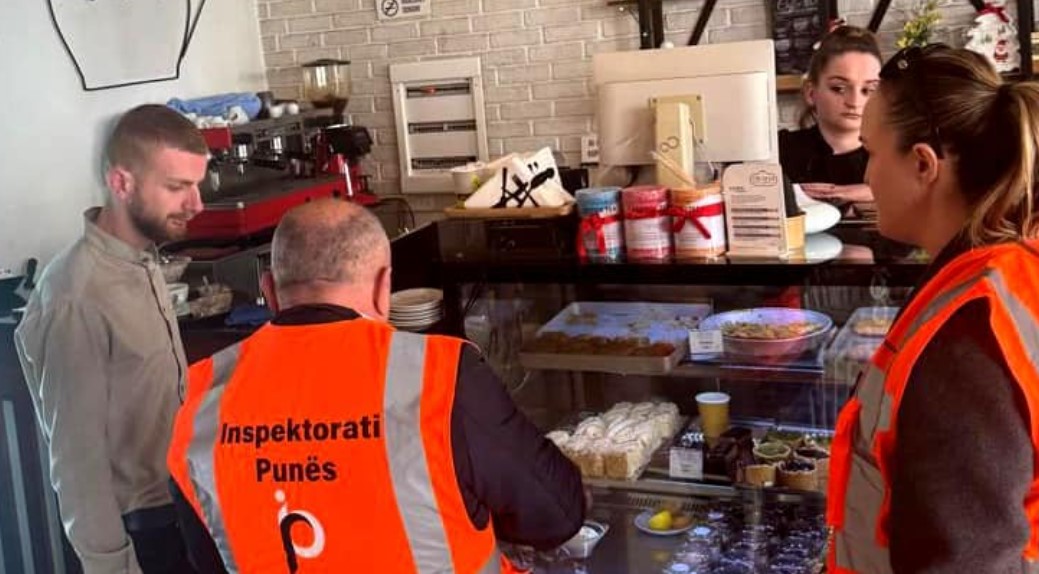 Informaliteti në turizëm – kontrolle për pagat, orët shtesë dhe punësimin e të miturve