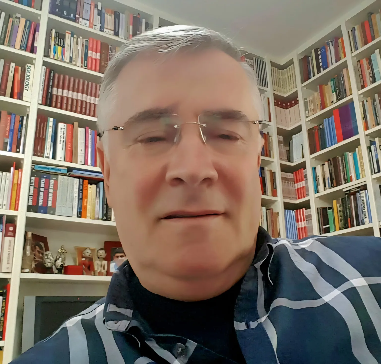 INTERVISTË/ Mbi 20,000 faqe jetë, punë dhe shkencë, Fatos Tarifa: Kujt ia dedikoj veprat e mia