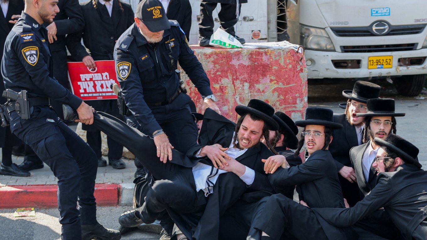 Ishin përjashtuar nga shërbimi ushtarak, Izraeli nis rekrutimin për 54 000 hebrenjtë ultra-ortodoksë