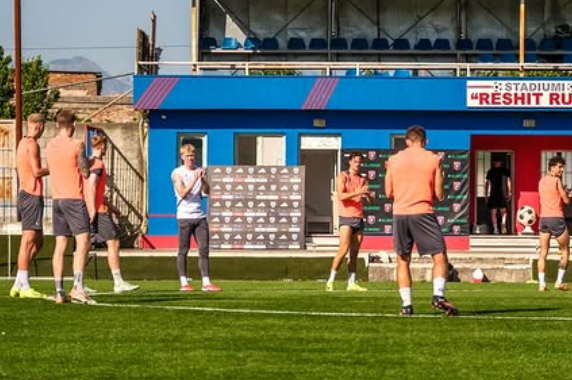 Islandezët zbarkojnë në Shkodër, kujtojnë Egnatian para Vllaznisë