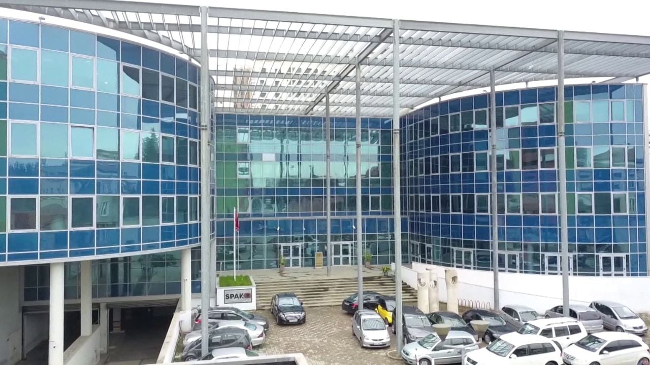 Iu sekuestrua telefoni nga SPAK pa vendim gjykate, Kushtetuesja pranon pjesërisht kërkesën e qytetares: I është cënuar e drejta