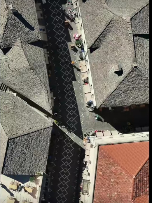 Ja si duket Gjirokastra në 20-vjetorin e saj si pasuri botërore në UNESCO (VIDEO)