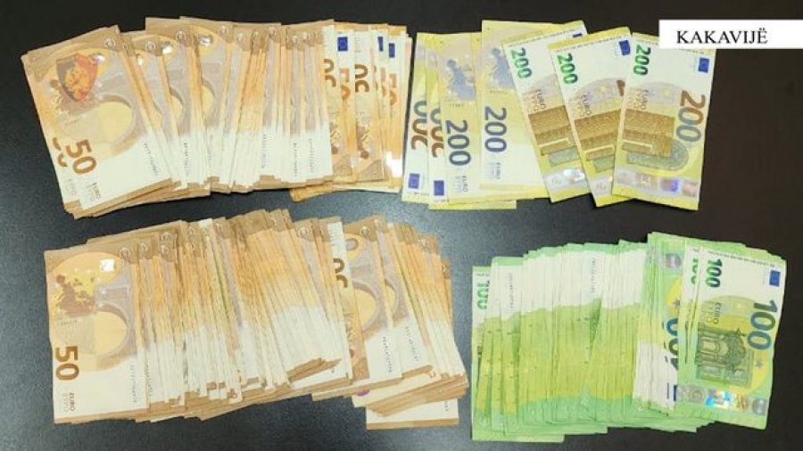 Kakavijë/ Tentoi të nxirrte nga Shqipëria 14 mijë euro pa i deklaruar, procedohet 40-vjeçari