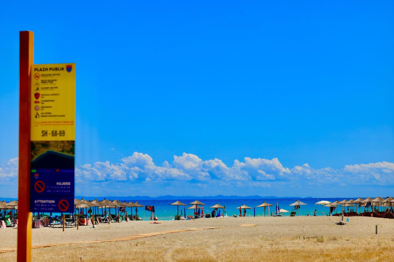 Kaltërsi dhe relaks në plazhin publik të Velipojës (FOTO)