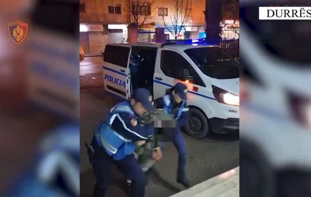 Kanosi në lokal me sëpatë 2 shtetas/ Policia arreston 44-vjeçarin në Durrës
