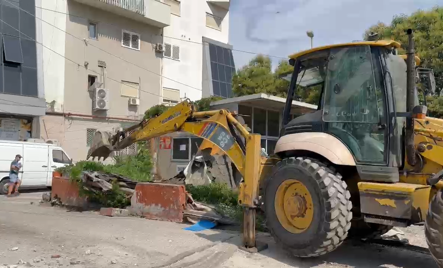 Karrige, çadra dhe objekte provizore, vijon aksioni për lirimin e hapësirave publike në Durrës