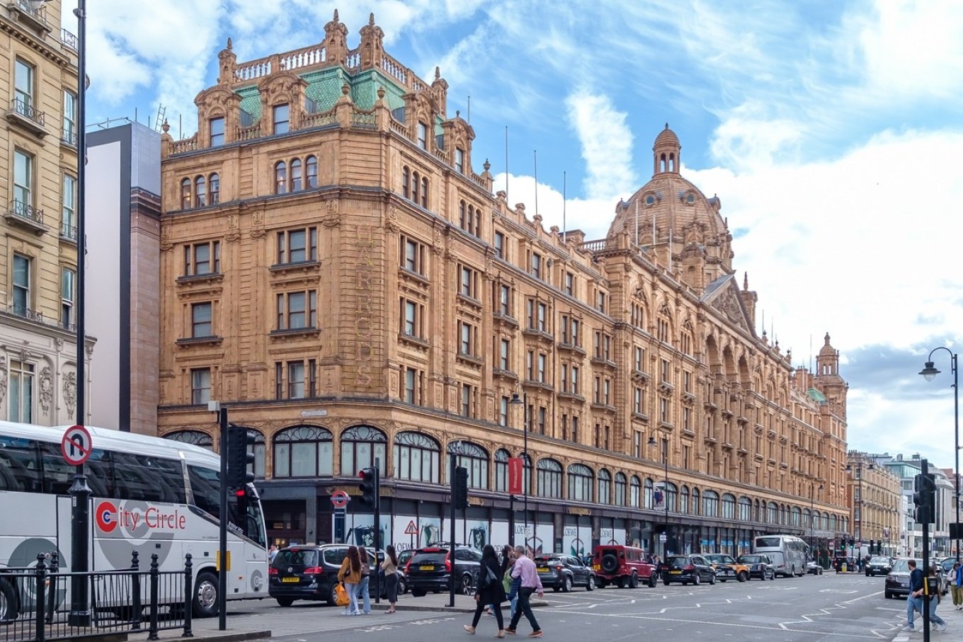 Katër të arrestuar për sulme kibernetike ndaj Marks & Spencer dhe Harrods