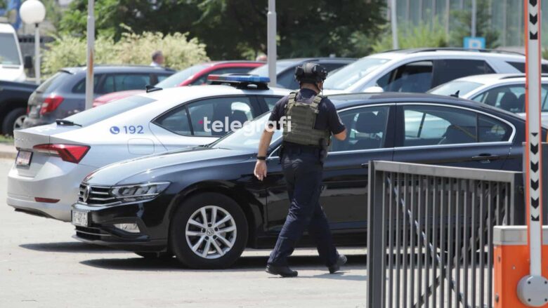Kërcënimi me bombë në Kuvend, Policia: Dyshohet se thirrja telefonike erdhi nga Serbia