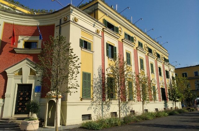 Këshilli Bashkiak i Tiranës pritet të miratojë shembjen e 3 pallateve në Kombinat e Kinostudio