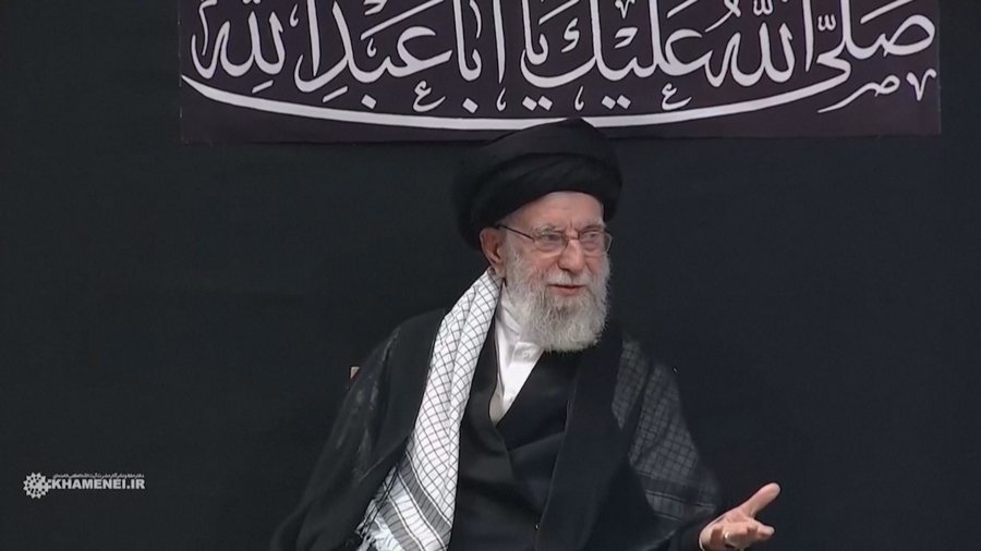 Khamenei del nga bunkeri, rishfaqet për herë të parë në publik pas luftës me Izraelin