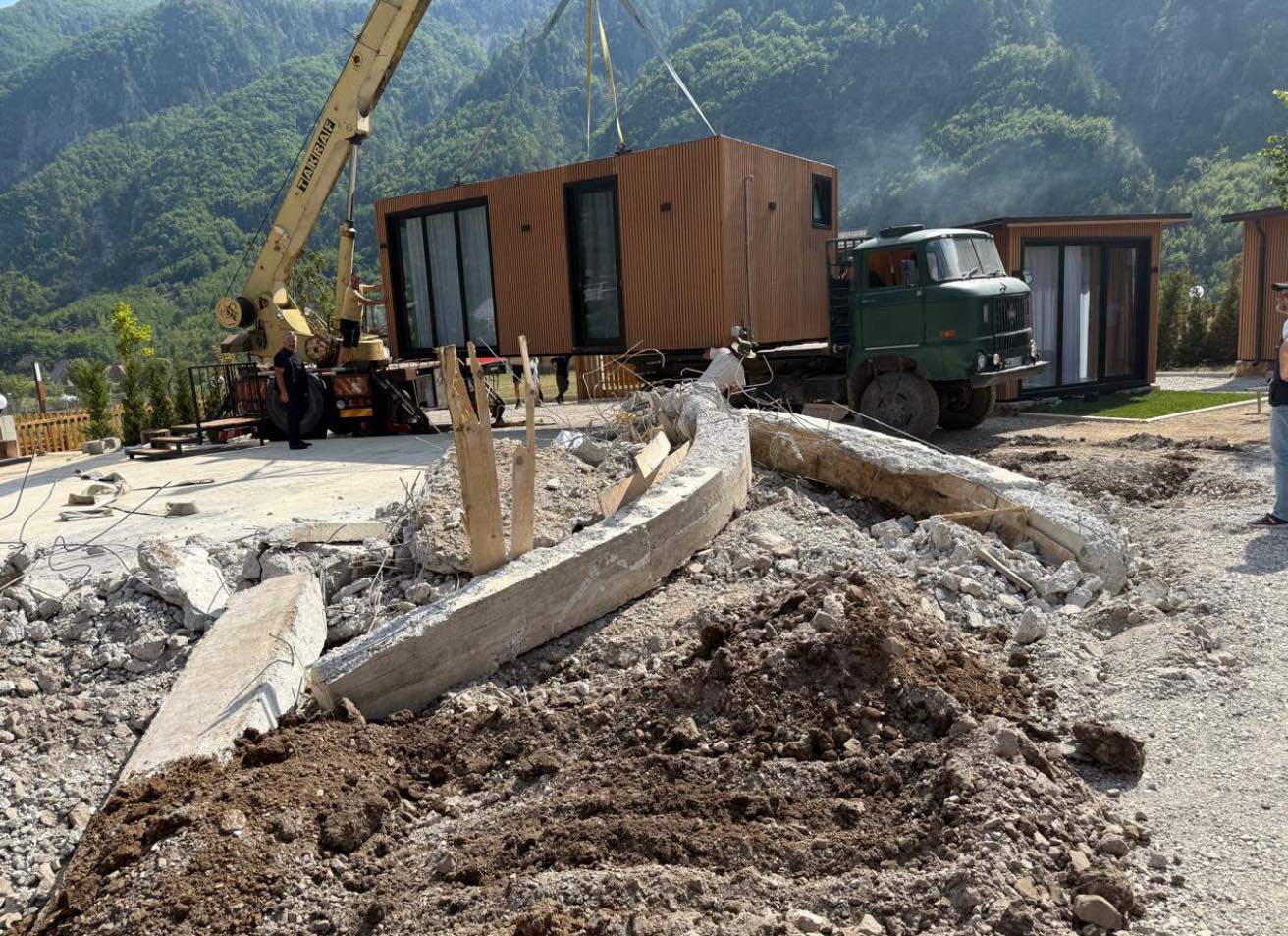 KLP dhe KLGJ në pikëpyetje si strukturë/Rama: Të gjitha kabinat e kriminelit që plagosi Thethin do i marrë shteti